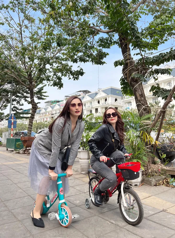 Hậu trường khác xa trên phim của Chồng cũ, vợ cũ, người yêu cũ - Ảnh 9. Hậu trường khác xa trên phim của Chồng cũ, vợ cũ, người yêu cũ - Ảnh 9.