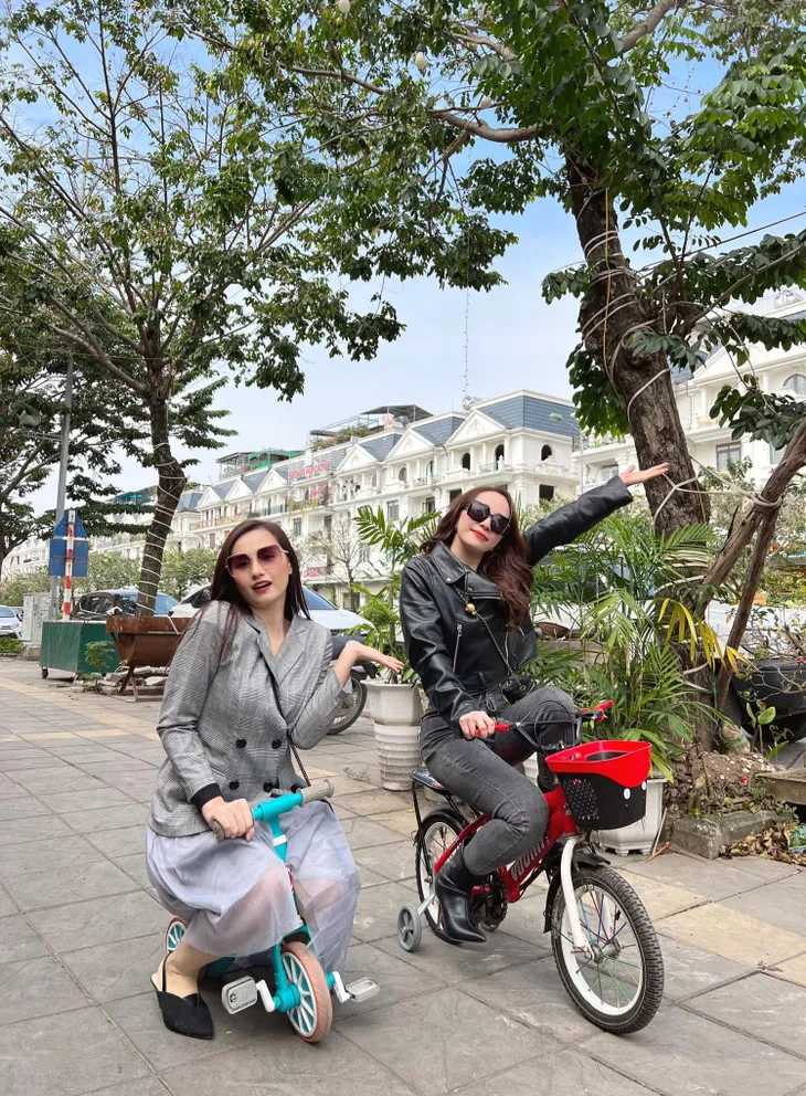 Hậu trường khác xa trên phim của Chồng cũ, vợ cũ, người yêu cũ - Ảnh 10. Hậu trường khác xa trên phim của Chồng cũ, vợ cũ, người yêu cũ - Ảnh 10.
