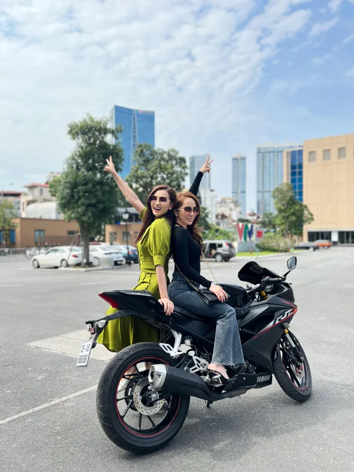 Hậu trường khác xa trên phim của Chồng cũ, vợ cũ, người yêu cũ - Ảnh 11. Hậu trường khác xa trên phim của Chồng cũ, vợ cũ, người yêu cũ - Ảnh 11.