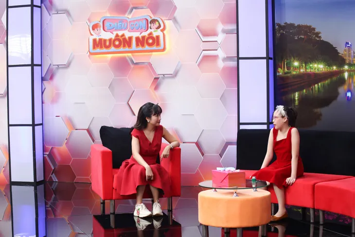 Ốc Thanh Vân vừa mừng vừa thương cô bé 10 tuổi biết kiếm tiền phụ mẹ - Ảnh 1. Ốc Thanh Vân vừa mừng vừa thương cô bé 10 tuổi biết kiếm tiền phụ mẹ - Ảnh 1.