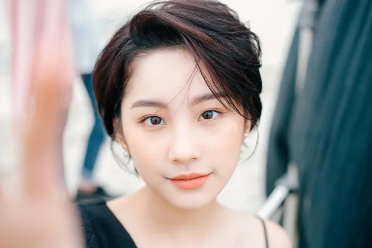 Nhan sắc tình địch của Vân Vân gây sốt trong Thương ngày nắng về - Ảnh 4. Nhan sắc tình địch của Vân Vân gây sốt trong Thương ngày nắng về - Ảnh 4.