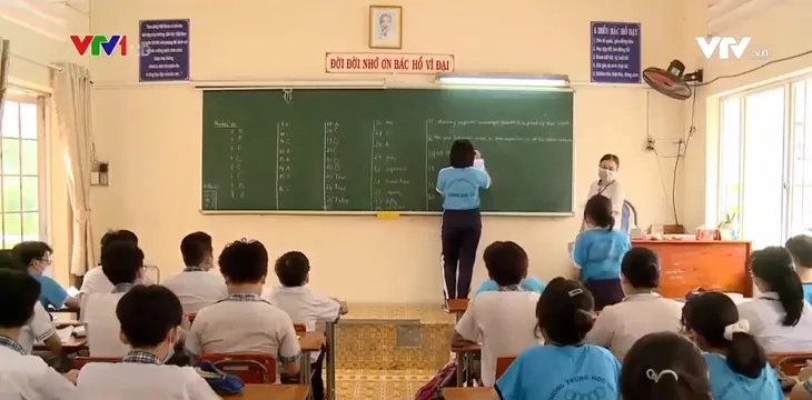 Áp lực tuyển sinh vào lớp 10 - Ảnh 1. Áp lực tuyển sinh vào lớp 10 - Ảnh 1.