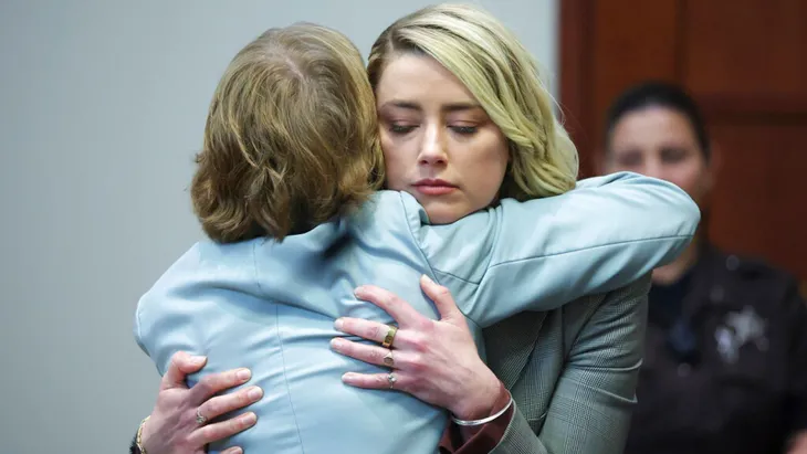 Amber Heard nói bị chấn thương nặng từ phiên toà với Johnny Depp, bị tấn công tinh thần mỗi ngày - Ảnh 1. Amber Heard nói bị chấn thương nặng từ phiên toà với Johnny Depp, bị tấn công tinh thần mỗi ngày - Ảnh 1.