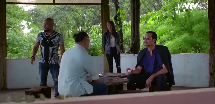Bão ngầm - Tập 64: Phong béo định bỏ trốn, Triều nảy số tính phương án mới - Ảnh 12. Bão ngầm - Tập 64: Phong béo định bỏ trốn, Triều nảy số tính phương án mới - Ảnh 12.