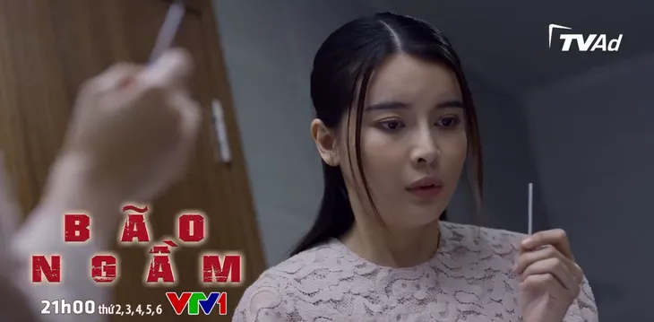 Bão ngầm - Tập 65: Hạ Lam run rẩy khi có bầu với em trai ông trùm - Ảnh 3. Bão ngầm - Tập 65: Hạ Lam run rẩy khi có bầu với em trai ông trùm - Ảnh 3.