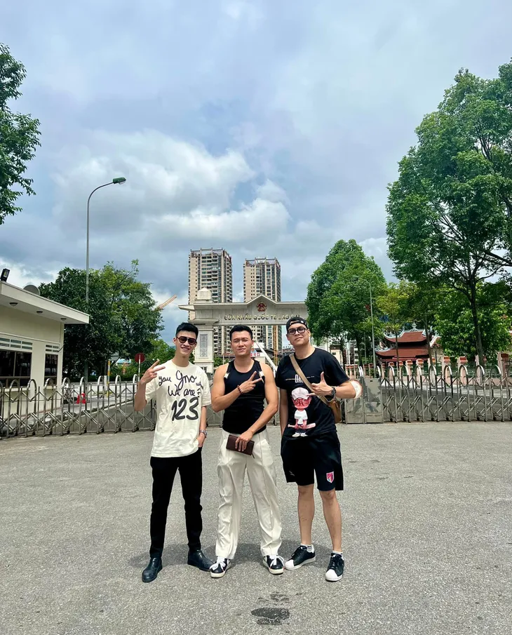 Diễn viên Việt tuần qua: Hồng Đăng khoe ảnh thẻ từ 8 năm trước, Quỳnh Kool cắt tóc ngắn - Ảnh 15. Diễn viên Việt tuần qua: Hồng Đăng khoe ảnh thẻ từ 8 năm trước, Quỳnh Kool cắt tóc ngắn - Ảnh 15.