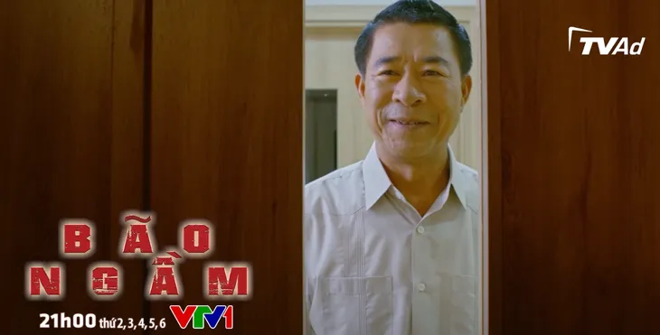 Bão ngầm - Tập 50: Hải Triều nhận lỗi, hôn bạn gái đắm đuối - Ảnh 8. Bão ngầm - Tập 50: Hải Triều nhận lỗi, hôn bạn gái đắm đuối - Ảnh 8.