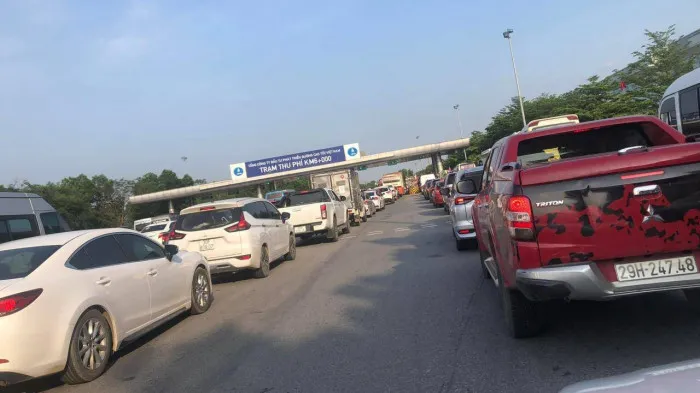 Lưu lượng xe trên cao tốc Pháp Vân - Cầu Giẽ gia tăng đột biến trong ngày 3/5 - Ảnh 1. Lưu lượng xe trên cao tốc Pháp Vân - Cầu Giẽ gia tăng đột biến trong ngày 3/5 - Ảnh 1.