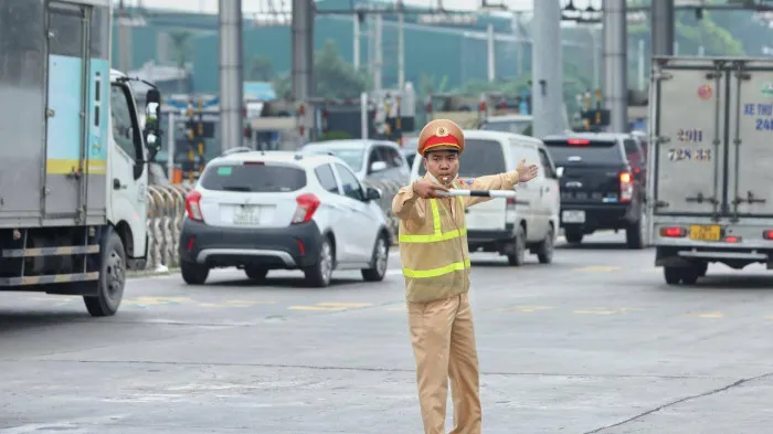 Lưu lượng xe trên cao tốc Pháp Vân - Cầu Giẽ gia tăng đột biến trong ngày 3/5 - Ảnh 2. Lưu lượng xe trên cao tốc Pháp Vân - Cầu Giẽ gia tăng đột biến trong ngày 3/5 - Ảnh 2.