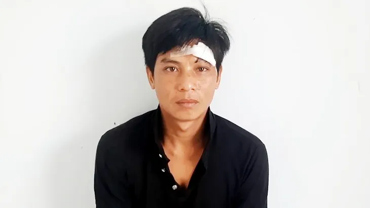 Bắt kẻ đuổi chém mẹ, dùng kéo đâm anh ruột tử vong - Ảnh 1. Bắt kẻ đuổi chém mẹ, dùng kéo đâm anh ruột tử vong - Ảnh 1.