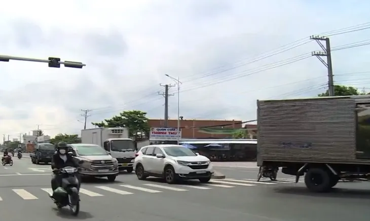 Hết nghỉ lễ, người dân miền Tây đổ về TP Hồ Chí Minh và các tỉnh miền Đông - Ảnh 4. Hết nghỉ lễ, người dân miền Tây đổ về TP Hồ Chí Minh và các tỉnh miền Đông - Ảnh 4.