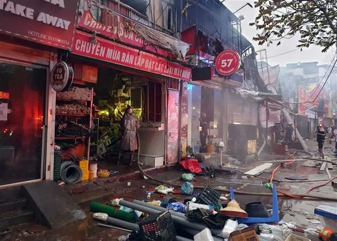 Liên tiếp nhiều vụ hỏa hoạn gây tổn thất lớn tại Hà Nội - Ảnh 4. Liên tiếp nhiều vụ hỏa hoạn gây tổn thất lớn tại Hà Nội - Ảnh 4.
