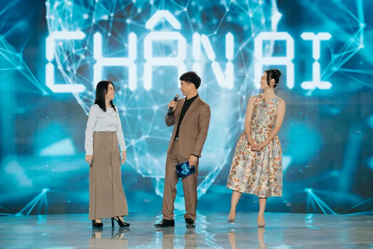 Cát Phượng chua xót thốt lên: Già rồi nên không tìm thấy chân ái nữa - Ảnh 1. Cát Phượng chua xót thốt lên: Già rồi nên không tìm thấy chân ái nữa - Ảnh 1.