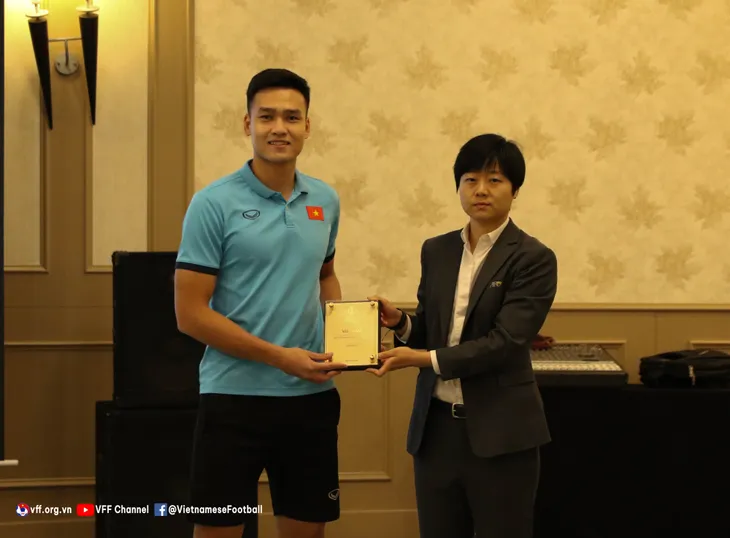 AFC phổ biến các nội dung quan trọng trong luật thi đấu cho ĐT U23 Việt Nam - Ảnh 1. AFC phổ biến các nội dung quan trọng trong luật thi đấu cho ĐT U23 Việt Nam - Ảnh 1.