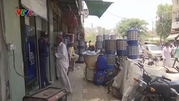 Nam Á đối mặt với khủng hoảng điện tồi tệ nhất - Ảnh 1. Nam Á đối mặt với khủng hoảng điện tồi tệ nhất - Ảnh 1.
