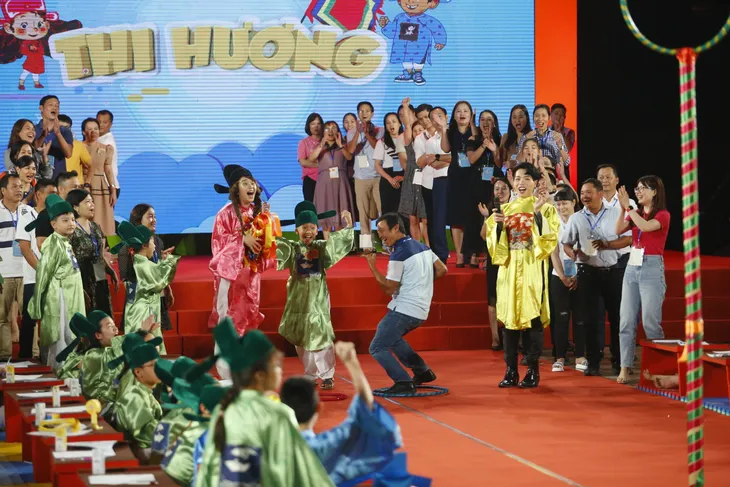 Những hình ảnh ấn tượng trong chung kết Trạng nguyên nhí mùa 1 - Ảnh 17. Những hình ảnh ấn tượng trong chung kết Trạng nguyên nhí mùa 1 - Ảnh 17.