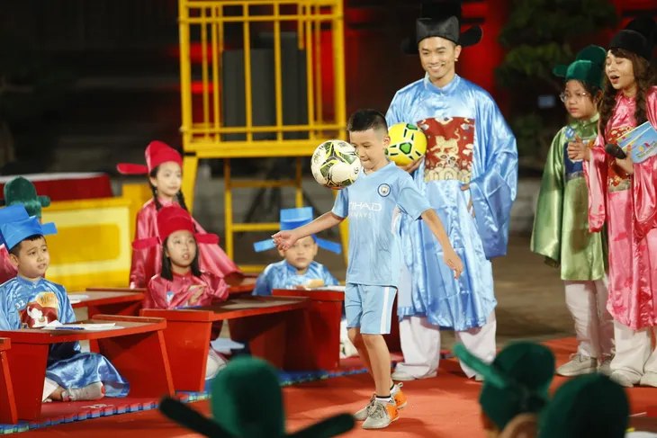 Những hình ảnh ấn tượng trong chung kết Trạng nguyên nhí mùa 1 - Ảnh 16. Những hình ảnh ấn tượng trong chung kết Trạng nguyên nhí mùa 1 - Ảnh 16.