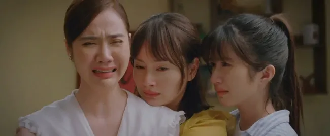 Những lần bà Nga rơi nước mắt vì 3 cô con gái - Ảnh 1. Những lần bà Nga rơi nước mắt vì 3 cô con gái - Ảnh 1.