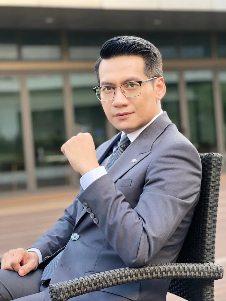 Loạt ảnh siêu lịch lãm của BTV Tuấn Dương - Ảnh 6. Loạt ảnh siêu lịch lãm của BTV Tuấn Dương - Ảnh 6.