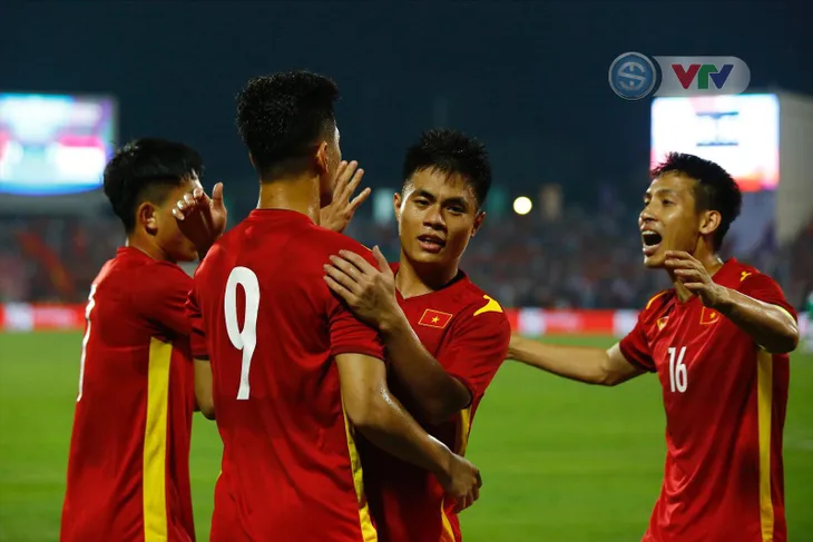 SEA Games 31: HLV Park Hang-seo bật mí bí mật phòng thay đồ giúp U23 Việt Nam giành chiến thắng - Ảnh 1. SEA Games 31: HLV Park Hang-seo bật mí bí mật phòng thay đồ giúp U23 Việt Nam giành chiến thắng - Ảnh 1.