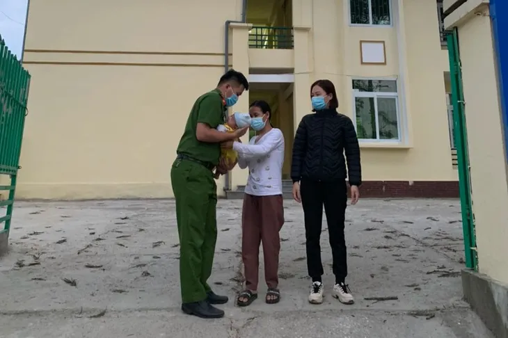 Bắt giữ con riêng của người tình để ép buộc sống chung - Ảnh 1. Bắt giữ con riêng của người tình để ép buộc sống chung - Ảnh 1.