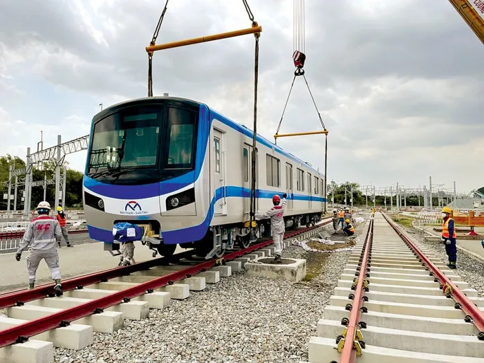 TP Hồ Chí Minh lắp đoàn tàu cuối cùng của tuyến metro số 1 - Ảnh 1. TP Hồ Chí Minh lắp đoàn tàu cuối cùng của tuyến metro số 1 - Ảnh 1.