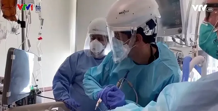 Nước Mỹ sắp phải chứng kiến cột mốc 1 triệu người tử vong vì đại dịch - Ảnh 1. Nước Mỹ sắp phải chứng kiến cột mốc 1 triệu người tử vong vì đại dịch - Ảnh 1.