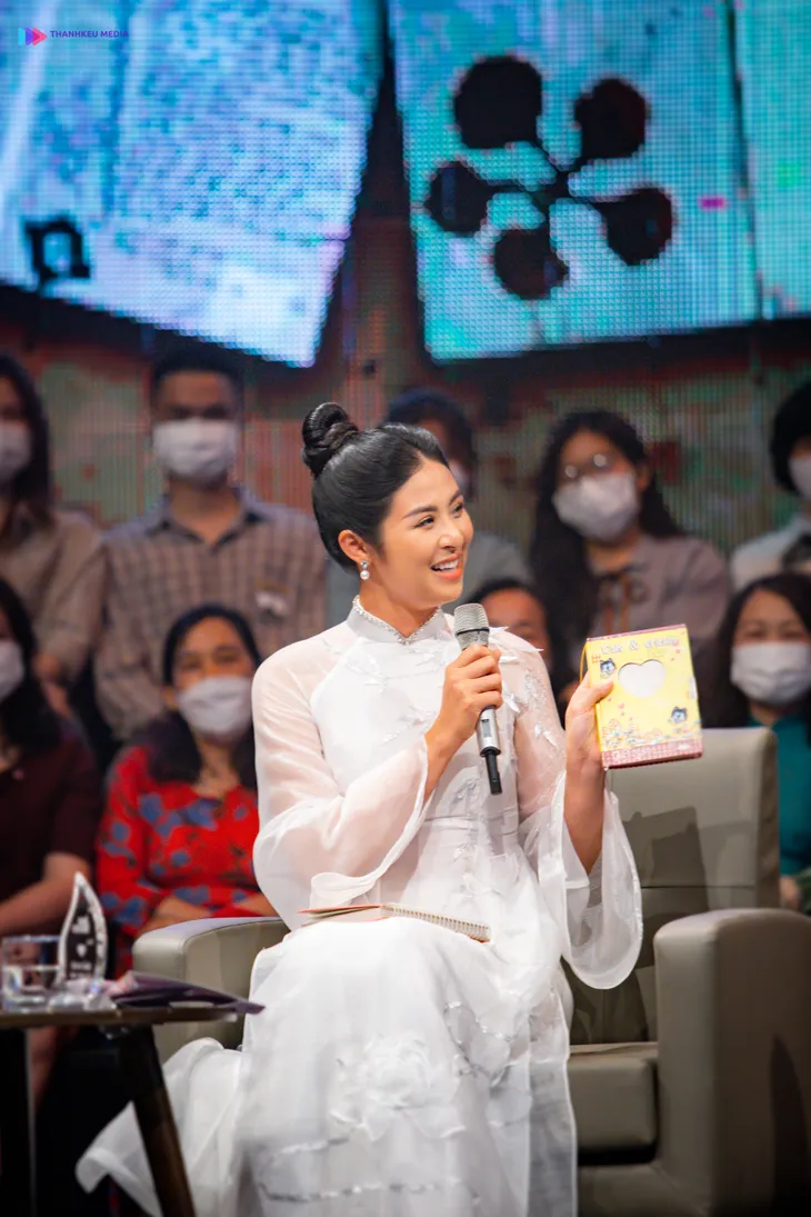 Thanh xuân tươi đẹp: Hoa hậu Ngọc Hân bật khóc khi nhớ lại tuổi thơ - Ảnh 2. Thanh xuân tươi đẹp: Hoa hậu Ngọc Hân bật khóc khi nhớ lại tuổi thơ - Ảnh 2.