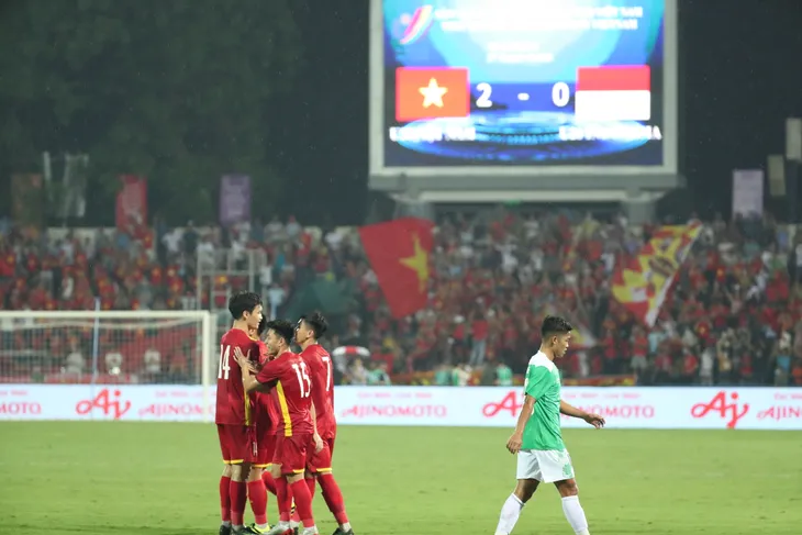 SEA Games 31: Người hâm mộ đổ về Phú Thọ, tiếp lửa U23 Việt Nam hạ gục U23 Indonesia - Ảnh 11. SEA Games 31: Người hâm mộ đổ về Phú Thọ, tiếp lửa U23 Việt Nam hạ gục U23 Indonesia - Ảnh 11.