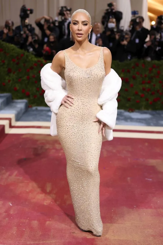 Kim Kardashian phủ nhận cáo buộc làm hỏng váy của huyền thoại Marilyn Monroe - Ảnh 1.