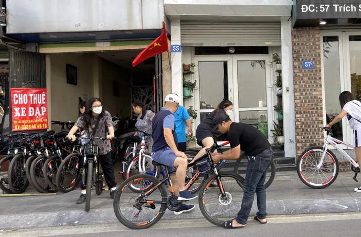Ngồi không kiếm tiền triệu mỗi ngày nhờ dịch vụ cho thuê xe đạp ở Hồ Tây - Ảnh 3. Ngồi không kiếm tiền triệu mỗi ngày nhờ dịch vụ cho thuê xe đạp ở Hồ Tây - Ảnh 3.