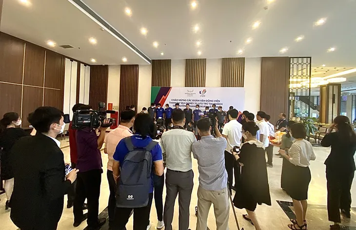 Đội tuyển Futsal Myanmar đã có mặt tại Việt Nam - Ảnh 2. Đội tuyển Futsal Myanmar đã có mặt tại Việt Nam - Ảnh 2.