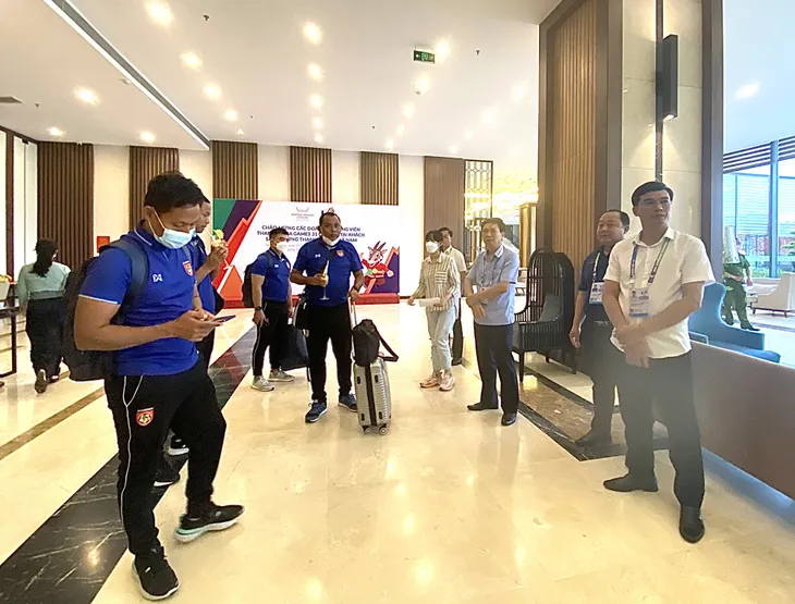 Đội tuyển Futsal Myanmar đã có mặt tại Việt Nam - Ảnh 3. Đội tuyển Futsal Myanmar đã có mặt tại Việt Nam - Ảnh 3.