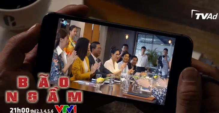 Bão ngầm - Tập 54: Quay về tìm Hải Triều, Hạ Lam đau đớn thấy cảnh cũ lặp lại - Ảnh 4. Bão ngầm - Tập 54: Quay về tìm Hải Triều, Hạ Lam đau đớn thấy cảnh cũ lặp lại - Ảnh 4.