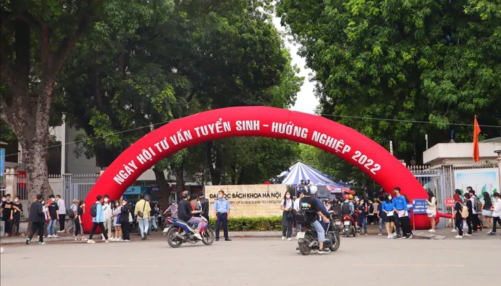 Hàng nghìn học sinh tham gia ngày hội tư vấn, hướng nghiệp lớn nhất miền Bắc - Ảnh 1. Hàng nghìn học sinh tham gia ngày hội tư vấn, hướng nghiệp lớn nhất miền Bắc - Ảnh 1.