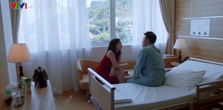 Bão ngầm - Tập 54: Hạ Lam choáng ngợp trước cuộc sống xa hoa khi ở bên bác sĩ Hùng - Ảnh 12. Bão ngầm - Tập 54: Hạ Lam choáng ngợp trước cuộc sống xa hoa khi ở bên bác sĩ Hùng - Ảnh 12.