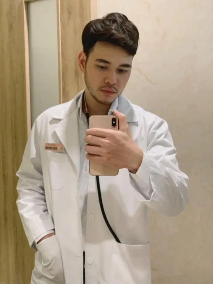 Vẻ điển trai ở đời thường của bác sĩ Hùng Bão ngầm - Ảnh 5. Vẻ điển trai ở đời thường của bác sĩ Hùng Bão ngầm - Ảnh 5.