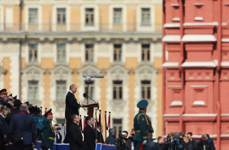Tổng thống Nga Vladimir Putin đọc diễn văn quan trọng vào Ngày Chiến thắng - Ảnh 3. Tổng thống Nga Vladimir Putin đọc diễn văn quan trọng vào Ngày Chiến thắng - Ảnh 3.
