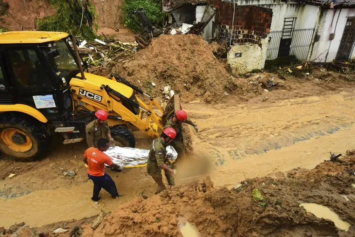 Số nạn nhân tử vong do bão ở Brazil tăng lên ít nhất 100 người - Ảnh 3. Số nạn nhân tử vong do bão ở Brazil tăng lên ít nhất 100 người - Ảnh 3.