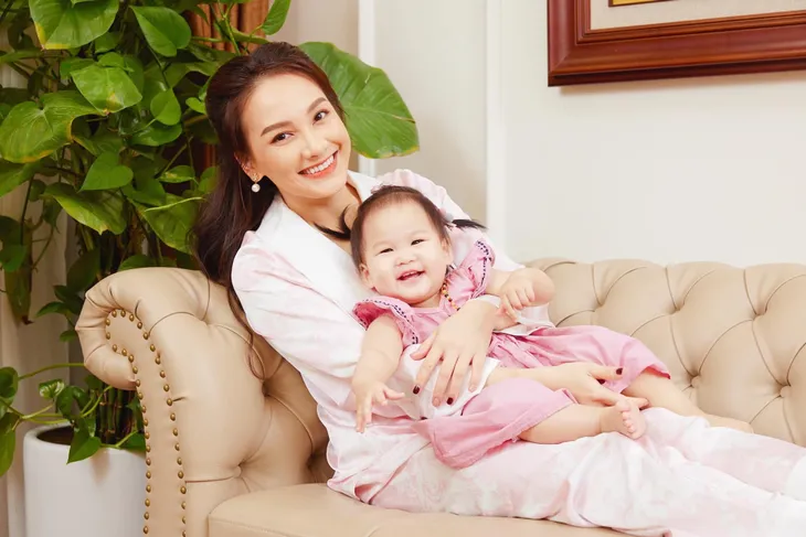 Diễn viên Việt nô nức khoe ảnh con nhân ngày Quốc tế thiếu nhi 1/6 - Ảnh 3. Diễn viên Việt nô nức khoe ảnh con nhân ngày Quốc tế thiếu nhi 1/6 - Ảnh 3.