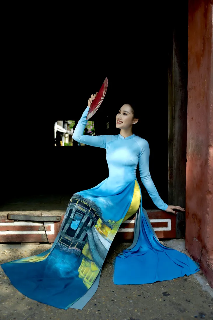 Áo dài lụa vẽ mang đậm vẻ đẹp tâm hồn Việt - Ảnh 2. Áo dài lụa vẽ mang đậm vẻ đẹp tâm hồn Việt - Ảnh 2.