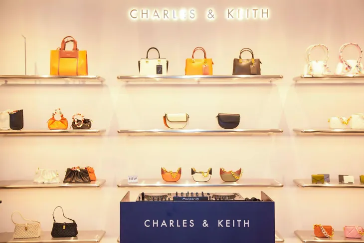 Jun Vũ khẳng định đẳng cấp thời trang tại khai trương Charles & Keith - Ảnh 10. Jun Vũ khẳng định đẳng cấp thời trang tại khai trương Charles & Keith - Ảnh 10.