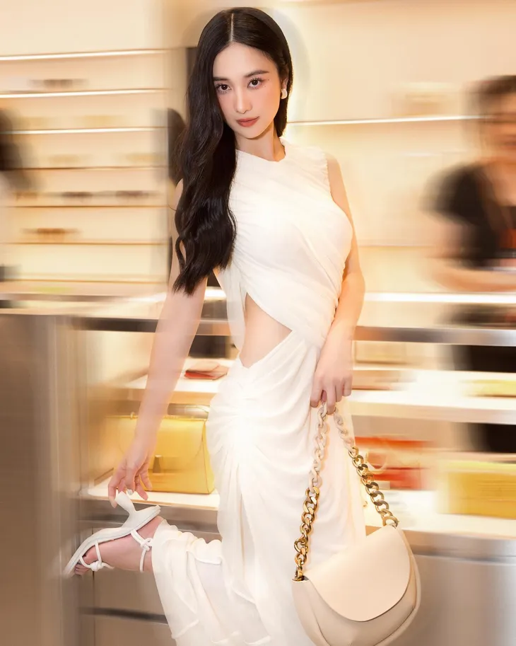 Jun Vũ khẳng định đẳng cấp thời trang tại khai trương Charles & Keith - Ảnh 4. Jun Vũ khẳng định đẳng cấp thời trang tại khai trương Charles & Keith - Ảnh 4.