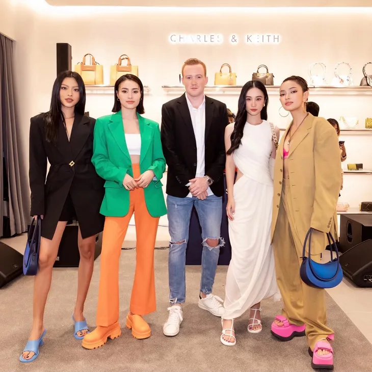 Jun Vũ khẳng định đẳng cấp thời trang tại khai trương Charles & Keith - Ảnh 9. Jun Vũ khẳng định đẳng cấp thời trang tại khai trương Charles & Keith - Ảnh 9.