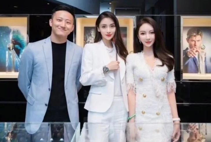 Bạn gái tin đồn của Huỳnh Hiểu Minh giống Angelababy - Ảnh 3. Bạn gái tin đồn của Huỳnh Hiểu Minh giống Angelababy - Ảnh 3.