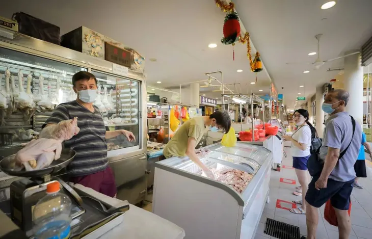 Người dân Singapore lo thiếu gà sau lệnh cấm của Malaysia - Ảnh 1. Người dân Singapore lo thiếu gà sau lệnh cấm của Malaysia - Ảnh 1.