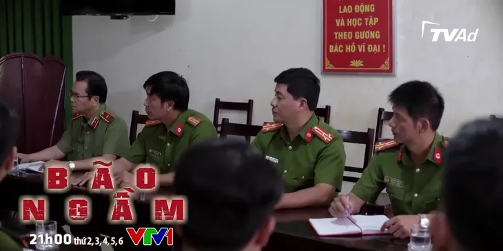 Bão ngầm - Tập 68: Ông trùm sẽ bị bắt trong đêm nay? - Ảnh 3. Bão ngầm - Tập 68: Ông trùm sẽ bị bắt trong đêm nay? - Ảnh 3.