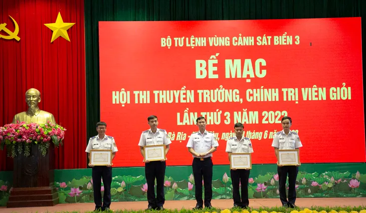 Bộ Tư lệnh Vùng Cảnh sát biển 3 bế mạc Hội thi Thuyền trưởng, Chính trị viên tàu giỏi - Ảnh 1. Bộ Tư lệnh Vùng Cảnh sát biển 3 bế mạc Hội thi Thuyền trưởng, Chính trị viên tàu giỏi - Ảnh 1.