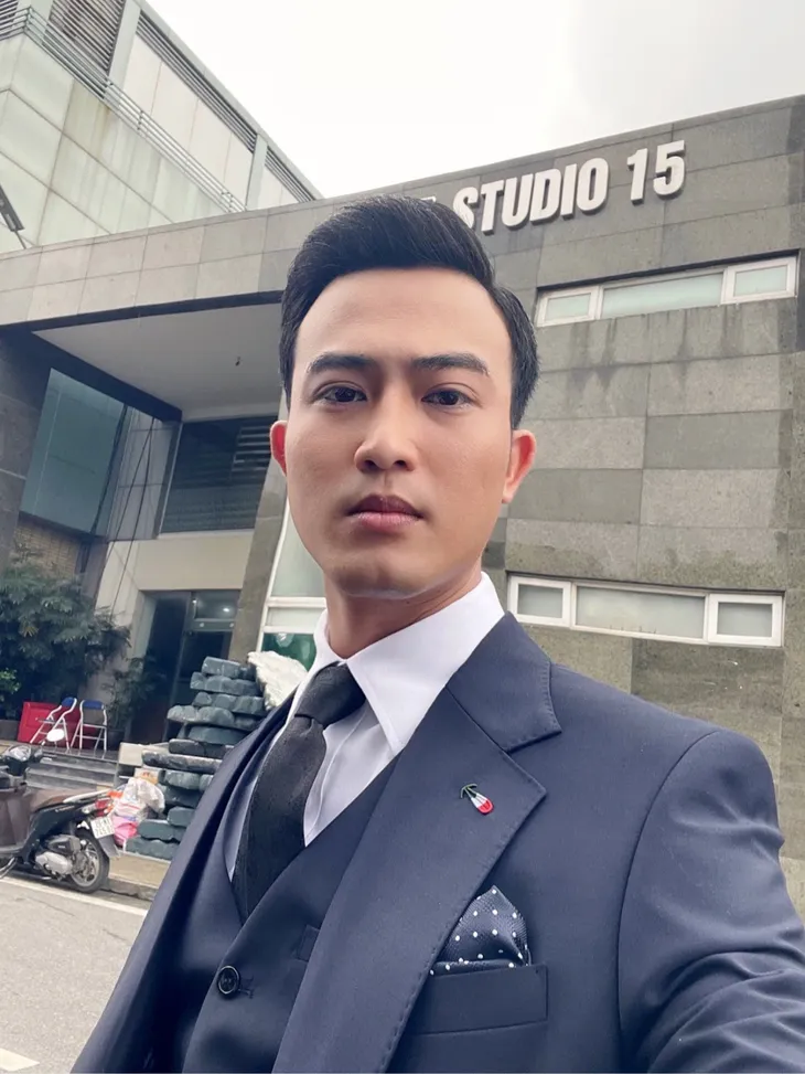 Mến Phố trong làng thành... đại gia trong phim cảnh sát - Ảnh 6. Mến Phố trong làng thành... đại gia trong phim cảnh sát - Ảnh 6.