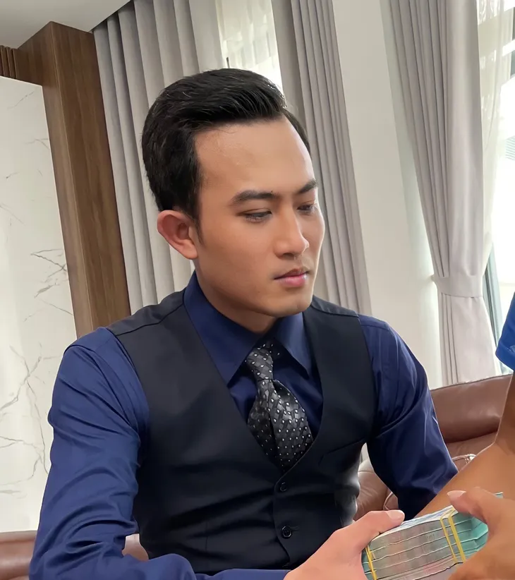 Mến Phố trong làng thành... đại gia trong phim cảnh sát - Ảnh 7. Mến Phố trong làng thành... đại gia trong phim cảnh sát - Ảnh 7.